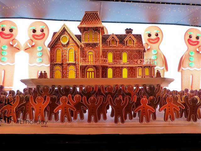 Lord-and-Taylor-Holiday-Window-2015-Gingerbread-Kingdom